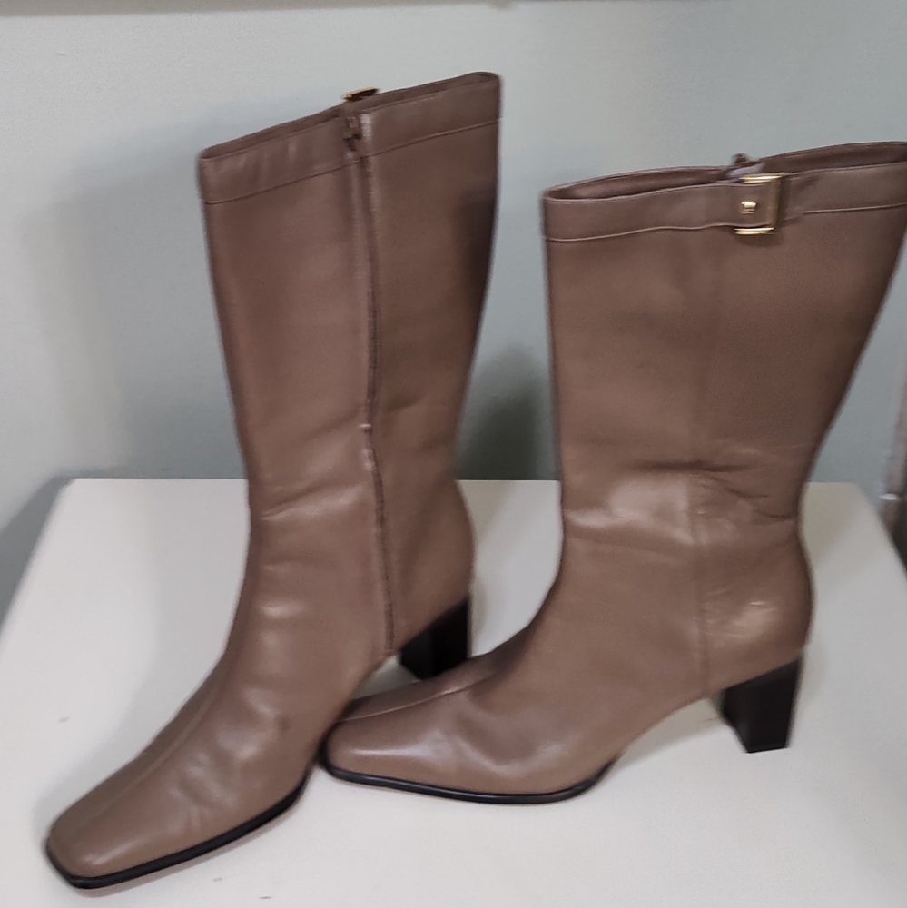 Mid-calf heeled boots